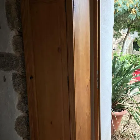 Alojamento de Acomodação e Pequeno-almoço Caseddu Di Chjarastella 4*