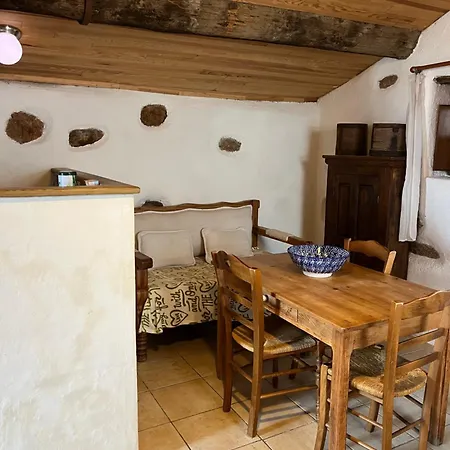 Caseddu Di Chjarastella Figari (Corsica)